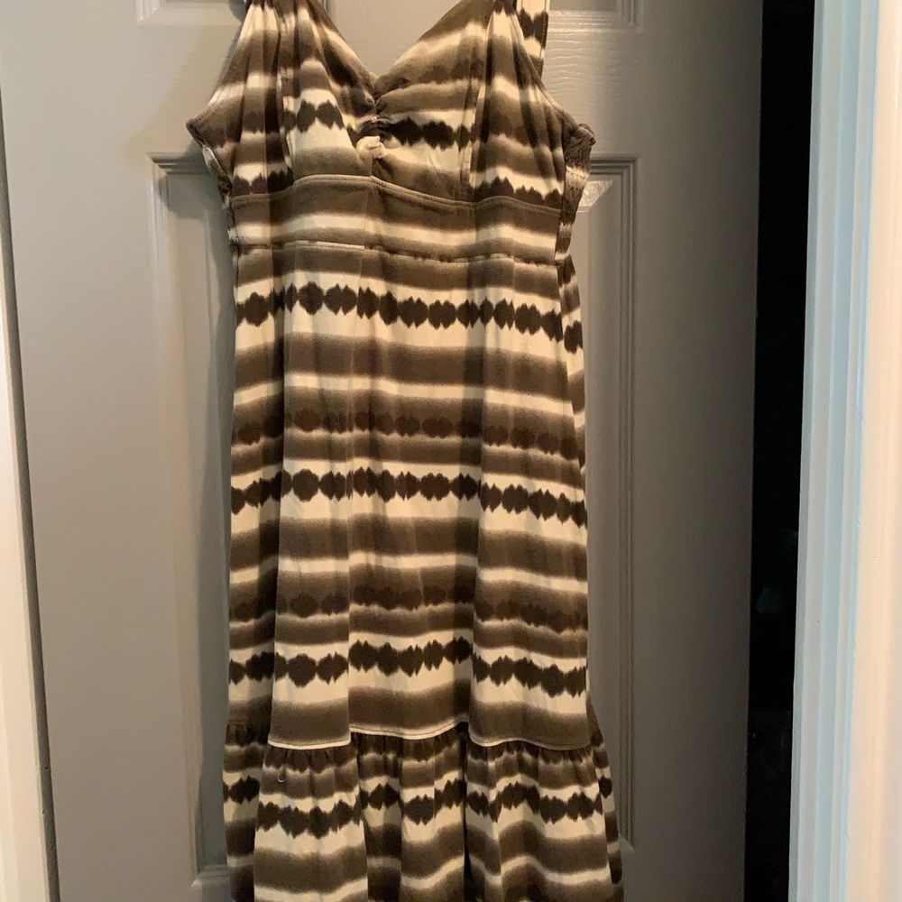 North face Olive & Off White patterned ruffled dress